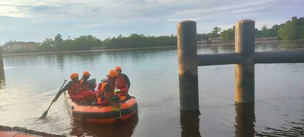 Pencarian nenek 61 Tahun di Sungai Siak oleh Basarnas Riau. 